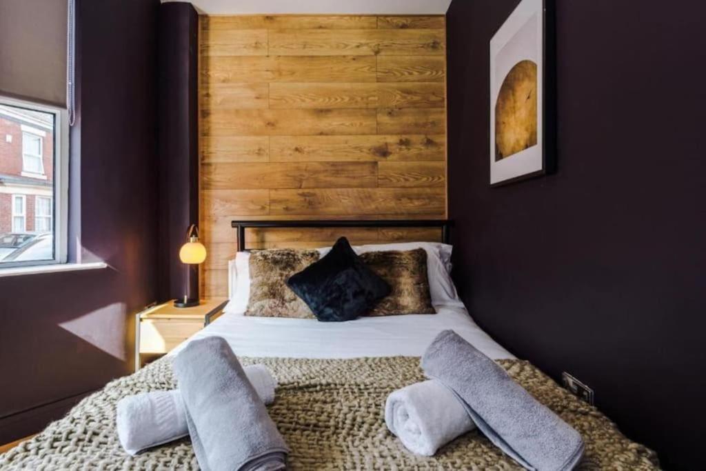 Industrial Design 4 Bed House — Photos 2